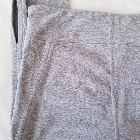 Free People Movement high rise 3/4 infinity leggings size M - Picture 6 of 9